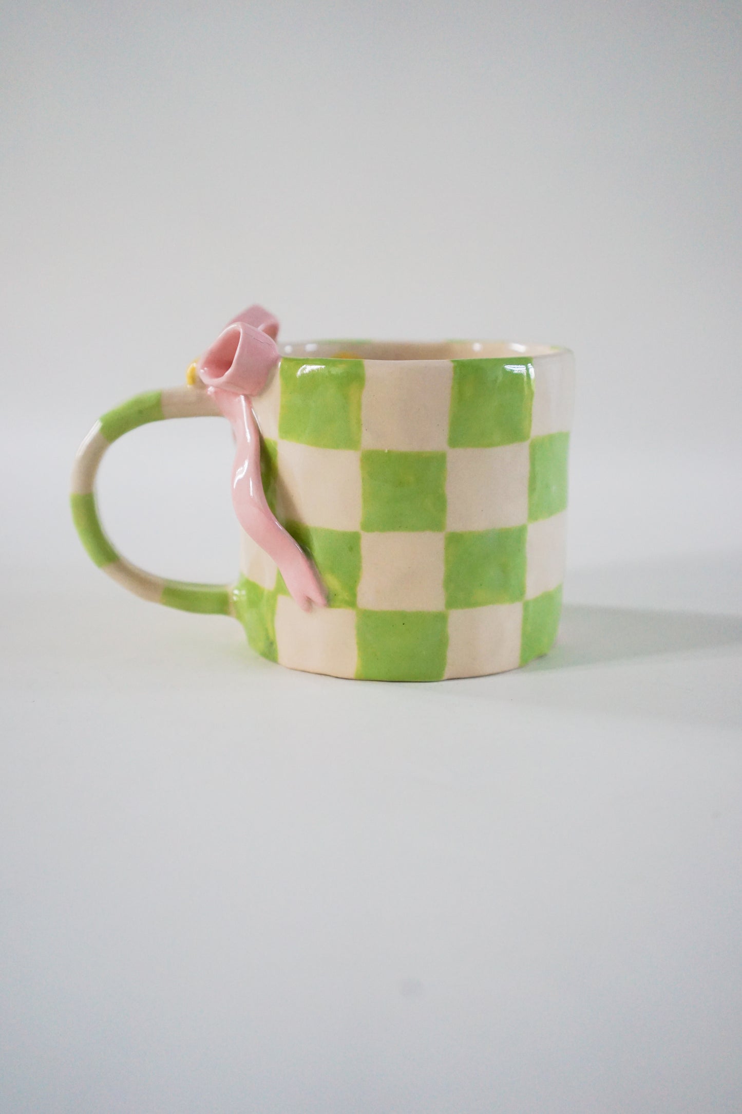 Checkered green,  Bow