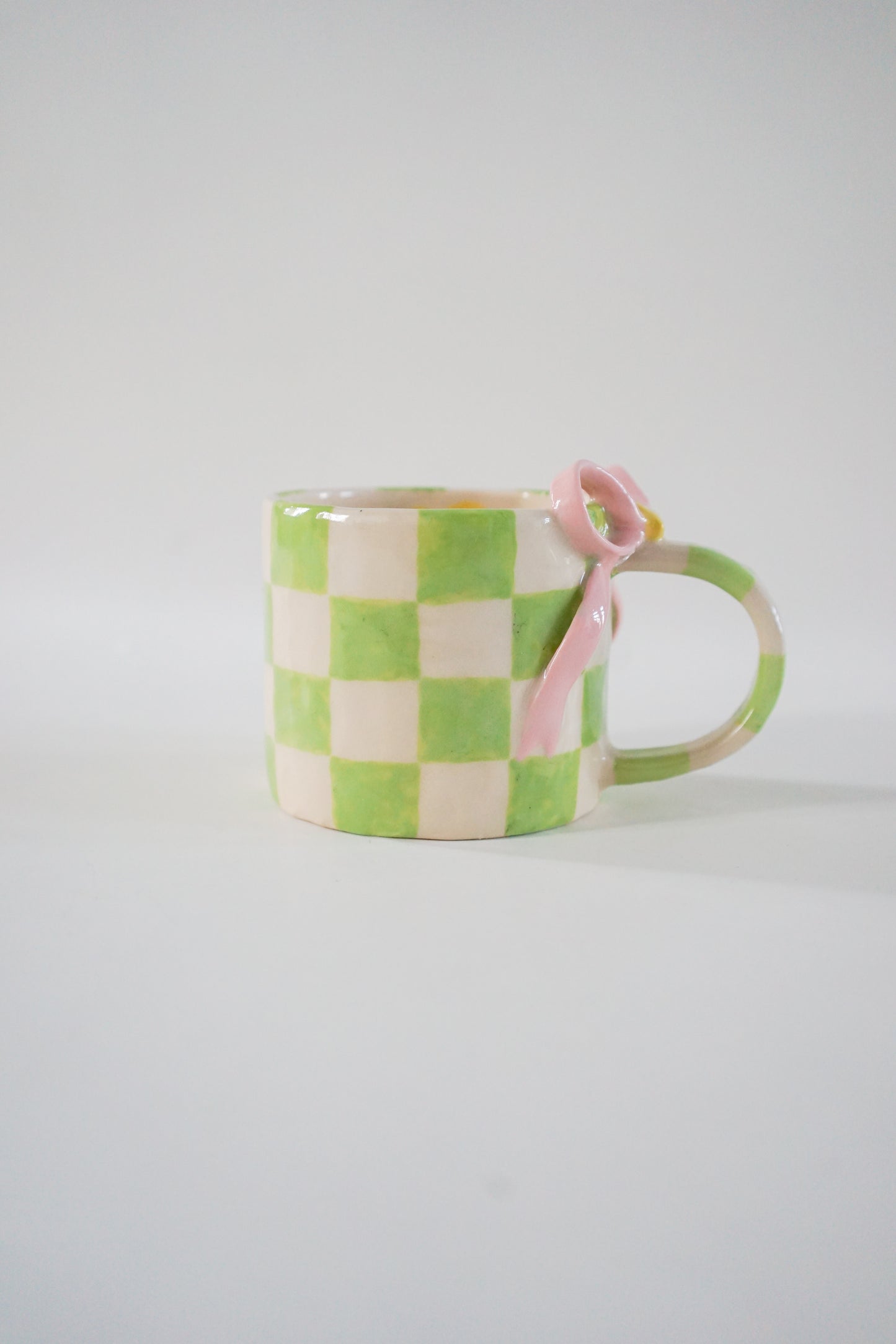 Checkered green,  Bow