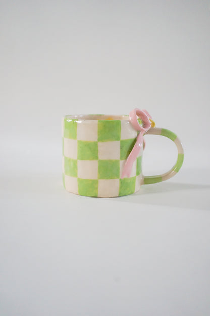 Checkered green,  Bow