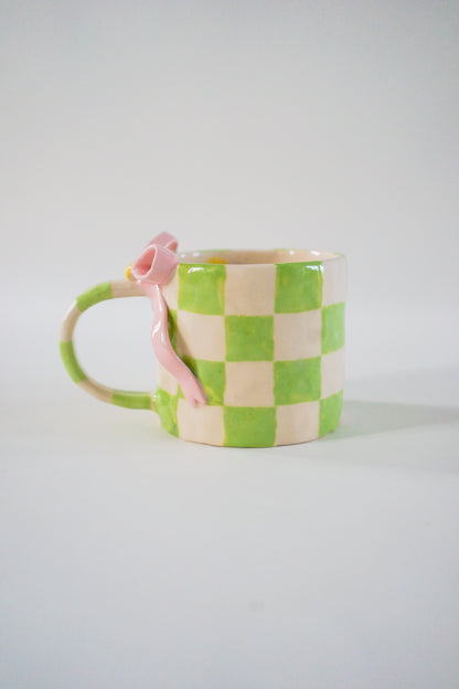 Checkered green,  Bow