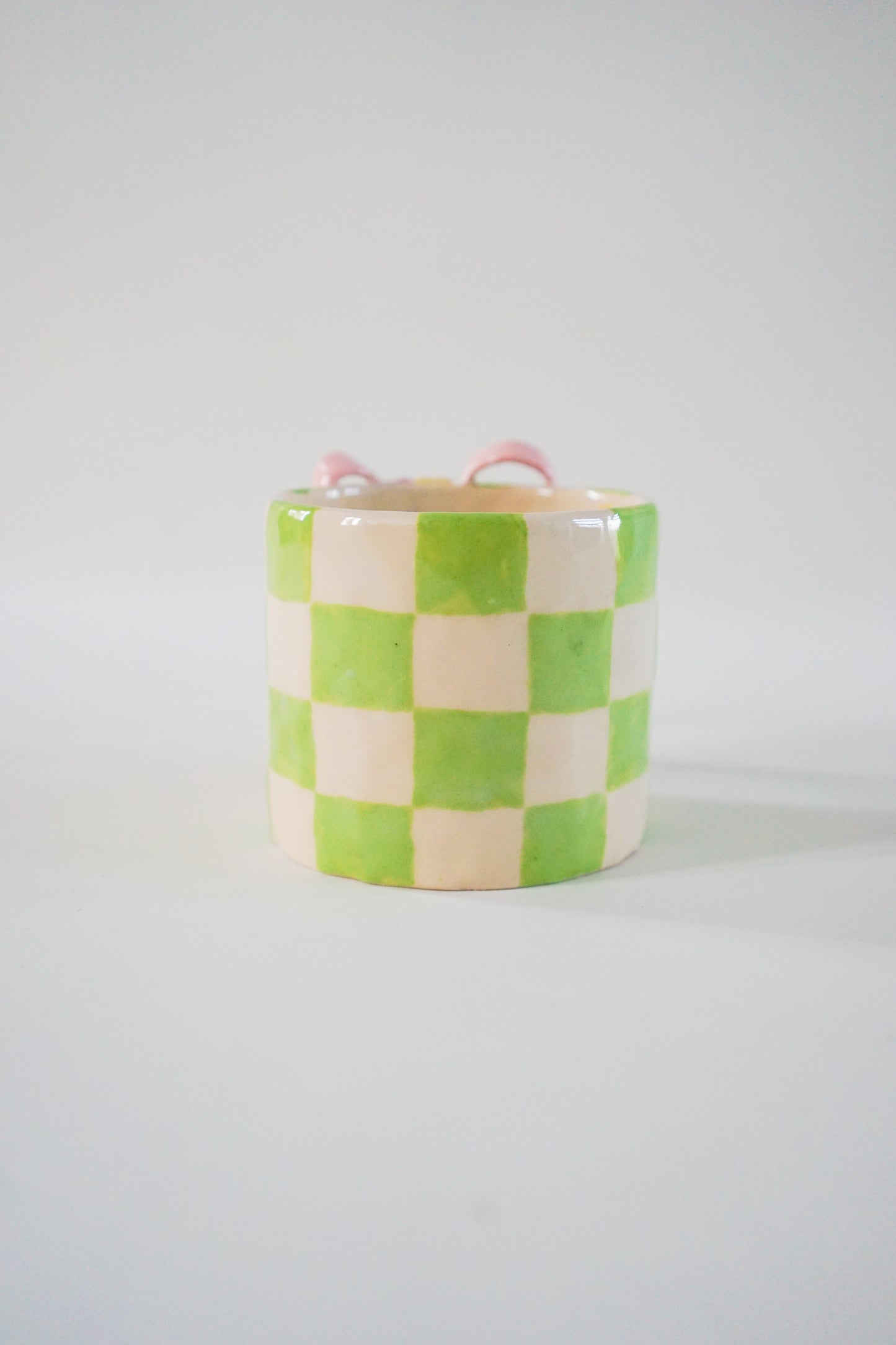 Checkered green,  Bow