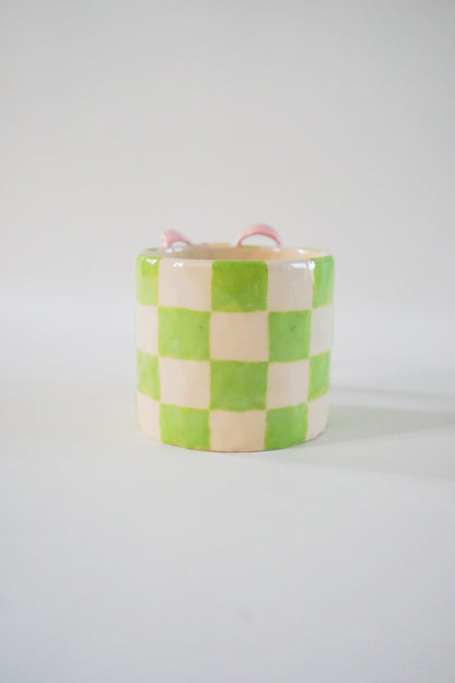 Checkered green,  Bow